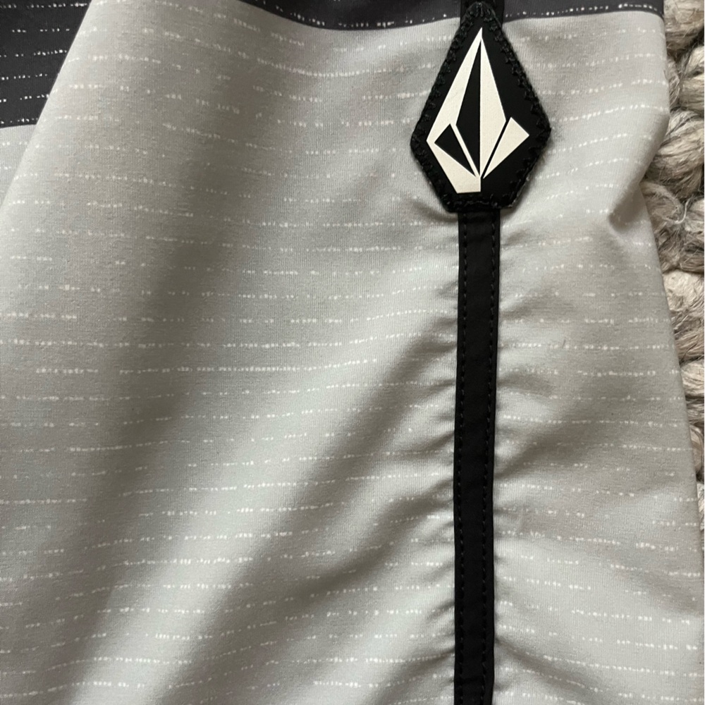 Volcom “Mod-Tech” Gray And Black Board Shorts - image 3